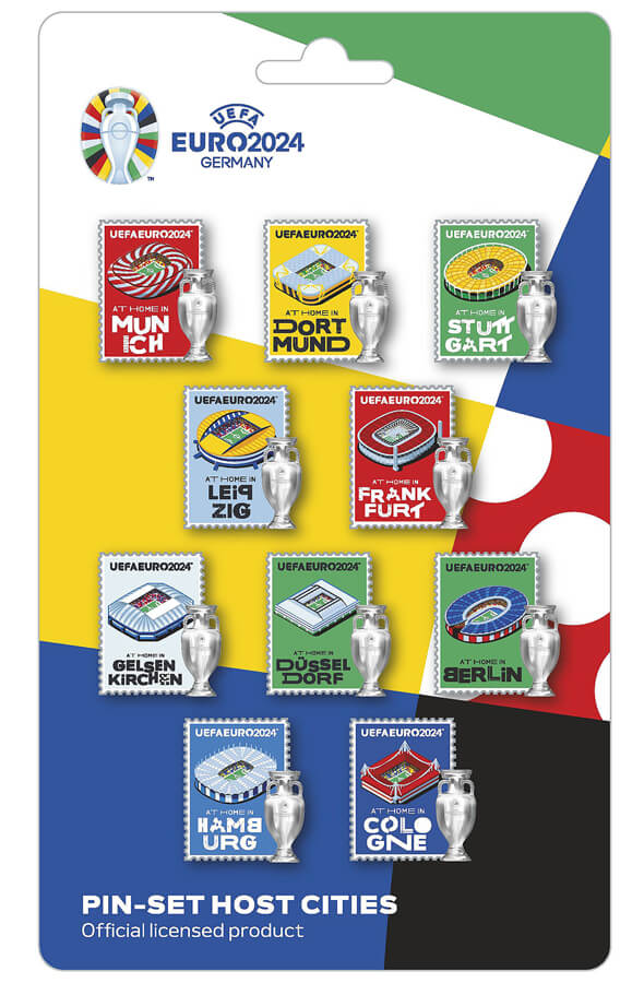 Pins / Anstecker/ Anstecknadeln mit Motiven der Austragungsorte der Fußball-Europameisterschaft 2024. Dargestellt wie eine Briefmarke mit Applikation des Meisterschaft-Pokals in 2-D